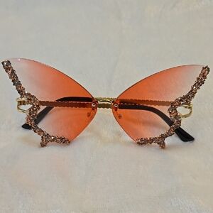 Elegant Butterfly Sunglasses - Red/Gold.